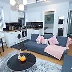 Comfortable Family Apartment Sussex Gardens