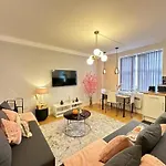 Comfortable Family Apartment Sussex Gardens